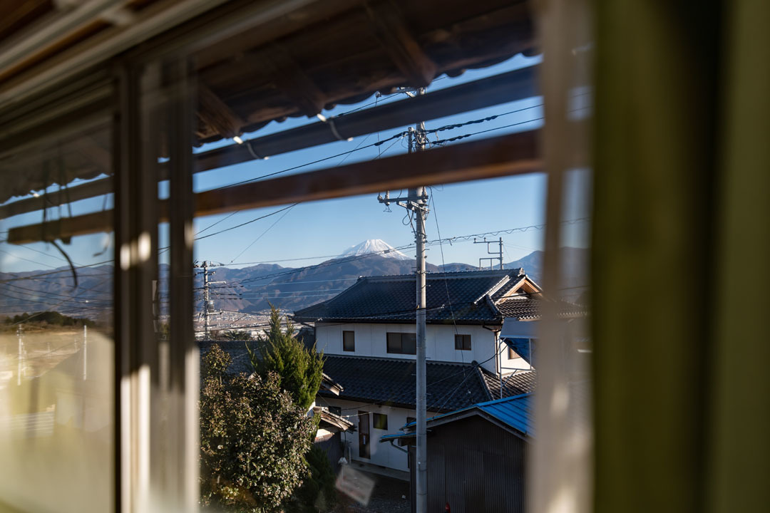 2階の窓からは富士山を望める。