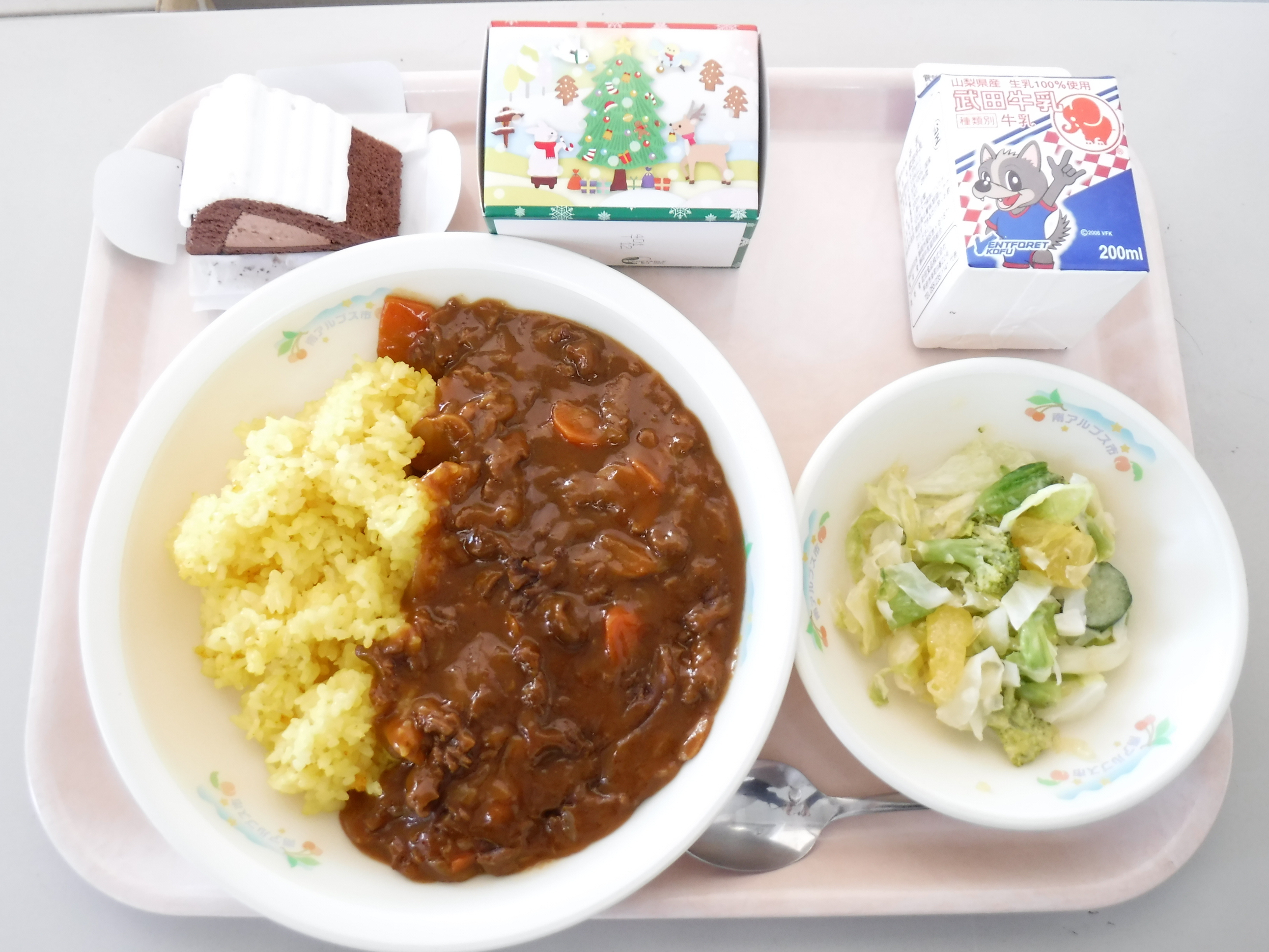 R4.12.21 お楽しみ給食.JPG