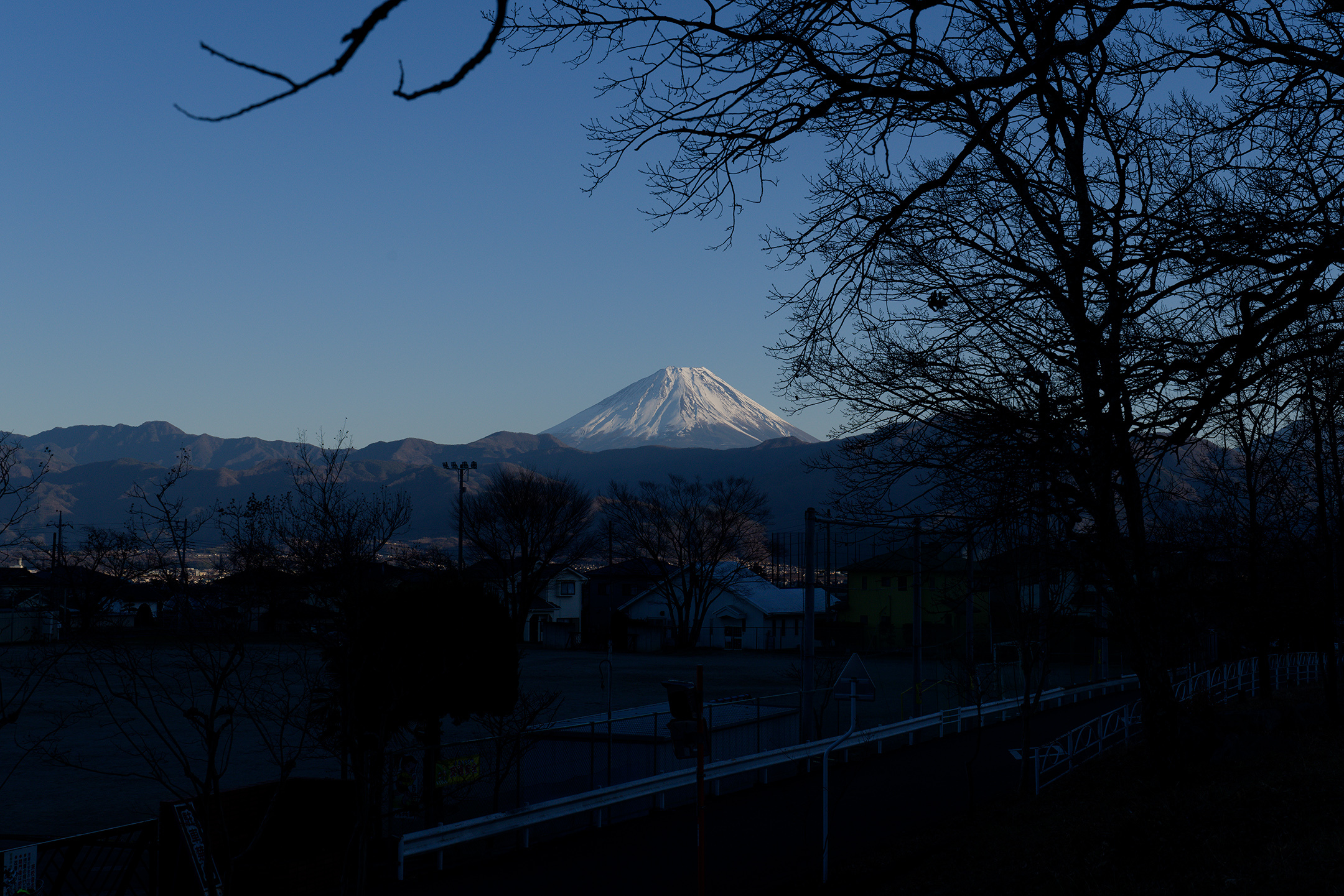 28櫛形北小学校脇の土手から見る富士山.jpg