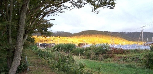 66 黄金に染まる山々.jpg