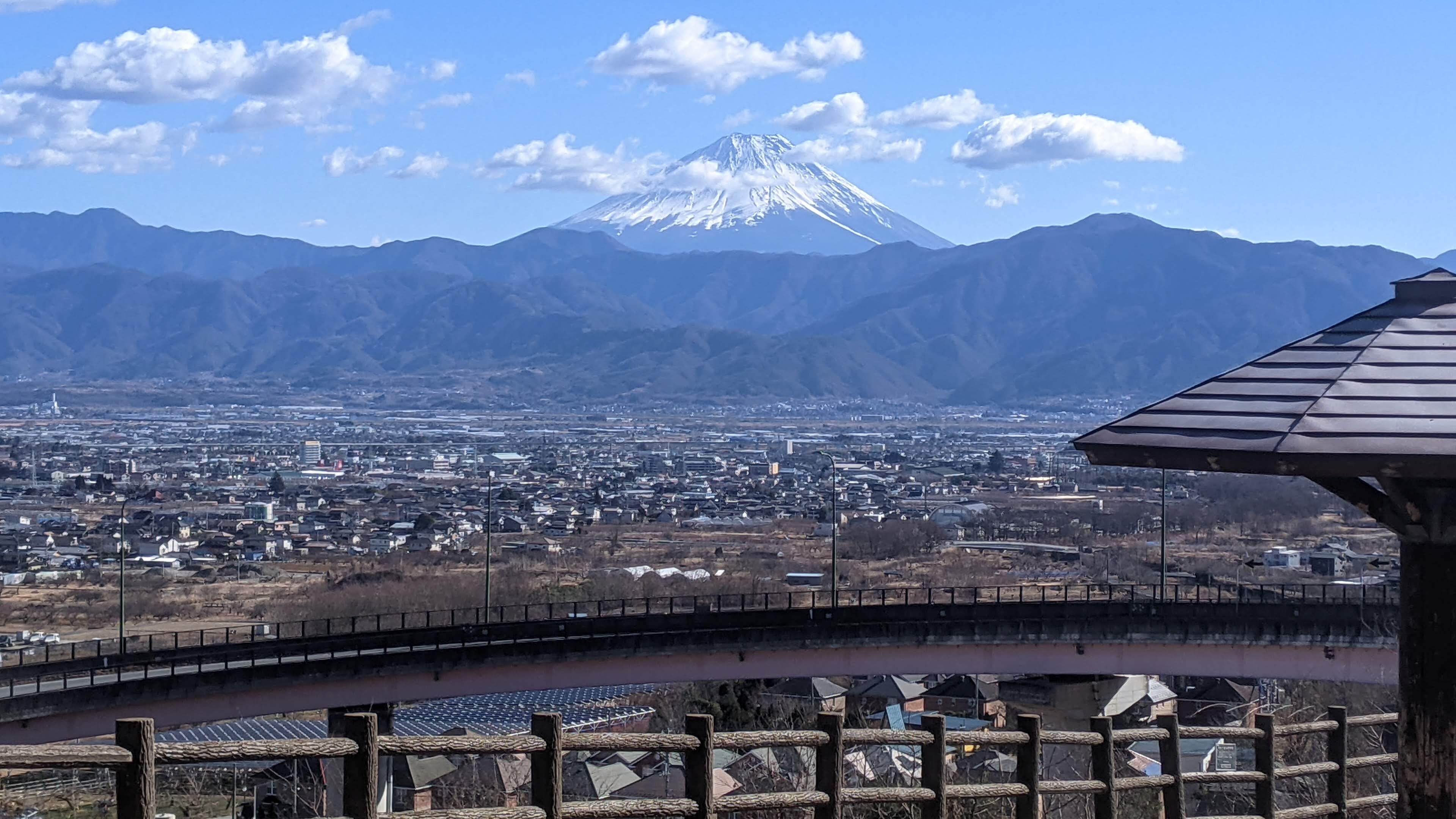 75桃花橋ループから見る雪の富士山.jpg