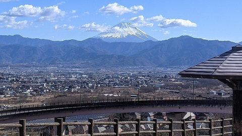 75桃花橋ループから見る雪の富士山.jpg