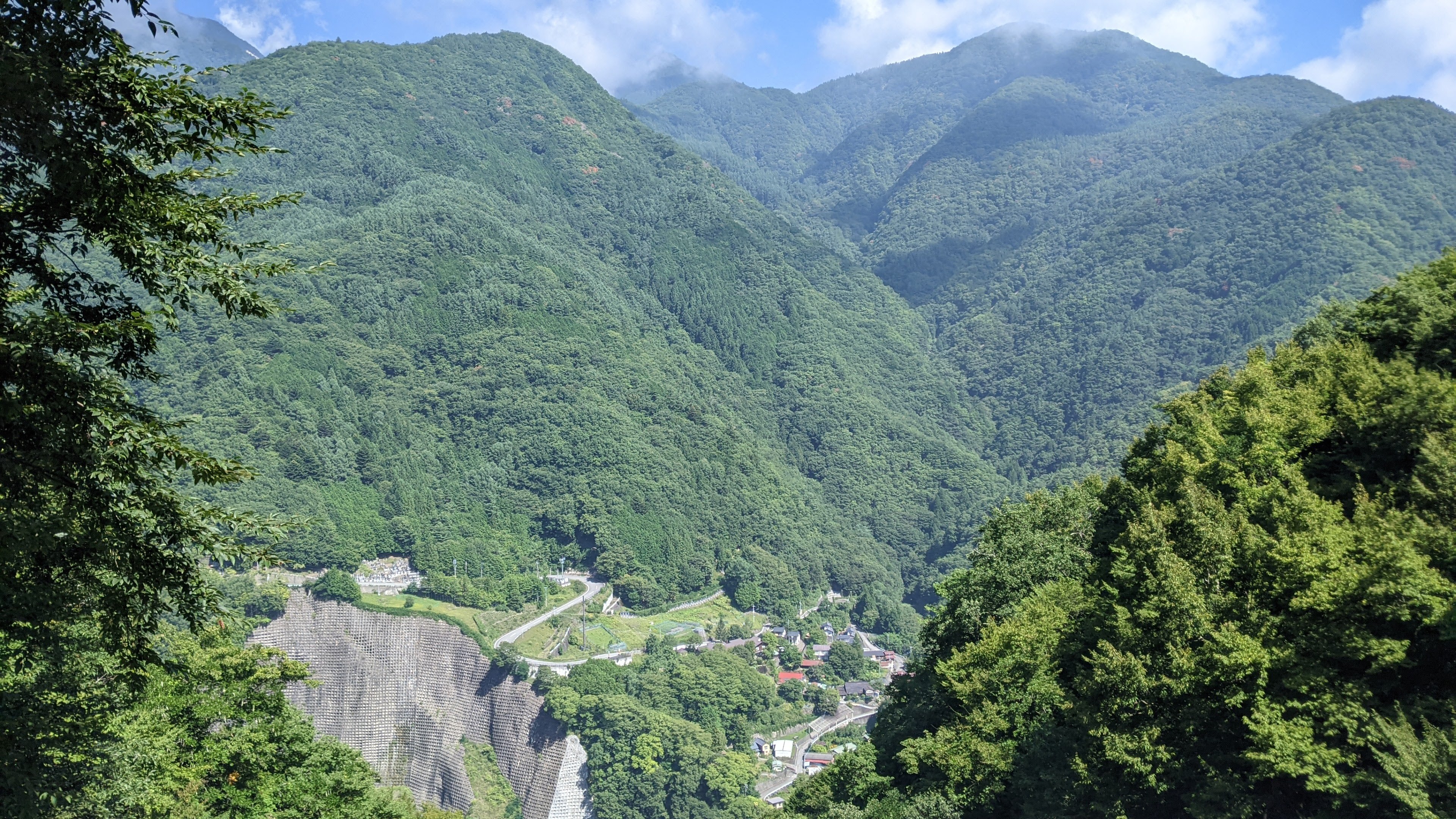 82眼下に広がる芦安芦倉地区.jpg