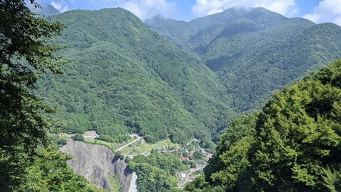 82眼下に広がる芦安芦倉地区.jpg