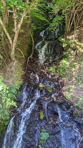 83橋の山側にあった無名_の滝.jpg