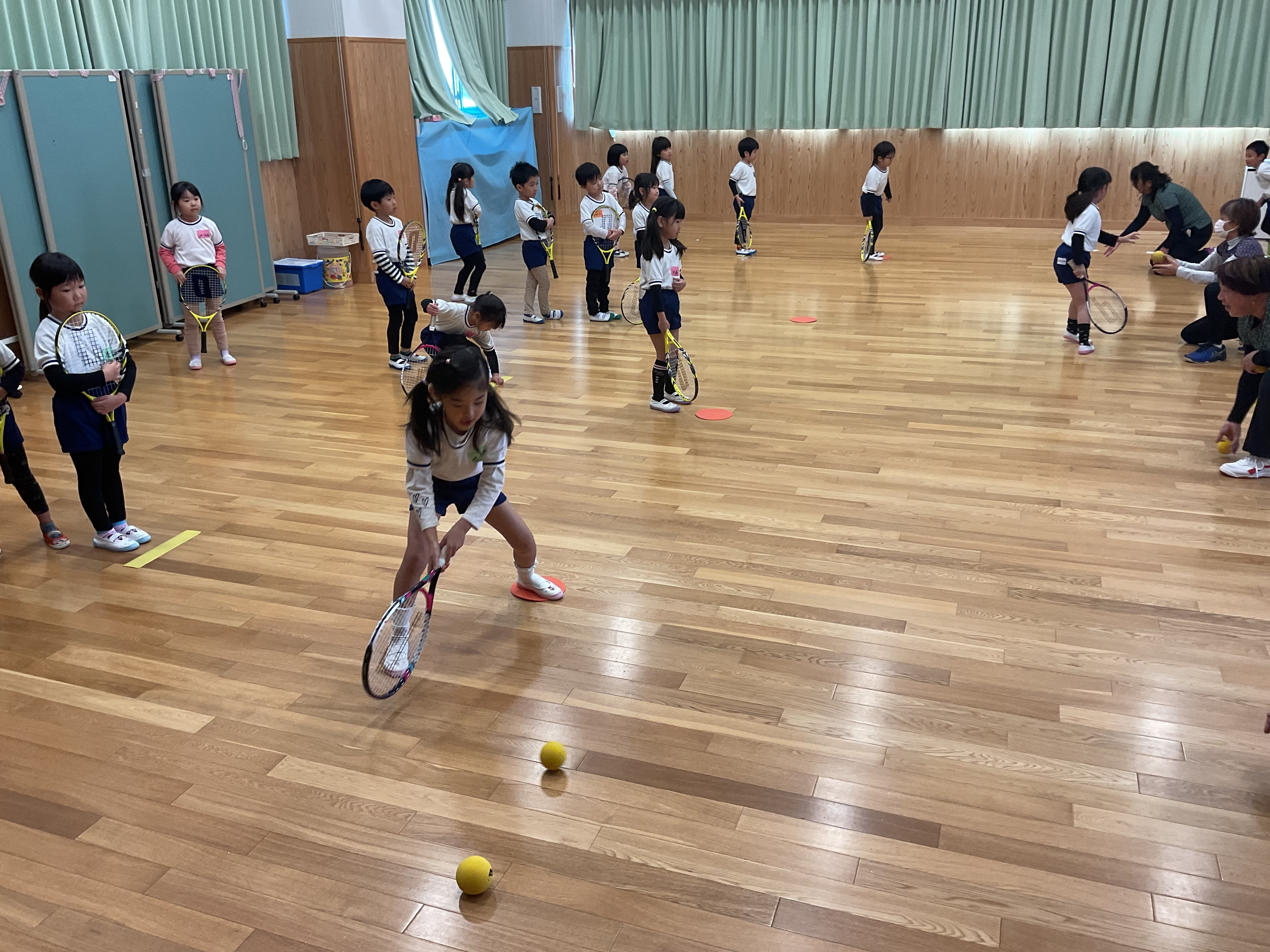 外部コーチによるテニス教室