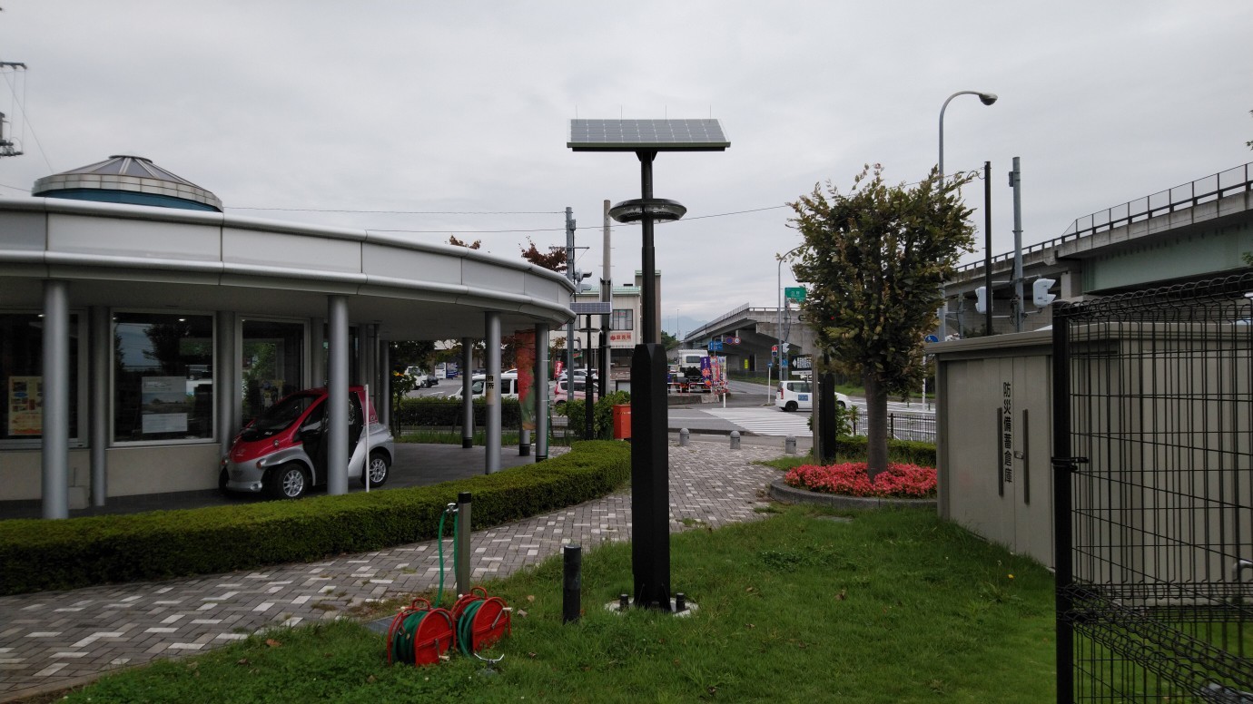 太陽光パネル付きLED照明灯