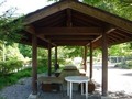 北伊奈ヶ湖水辺公園内のバーベキュー施設の写真1
