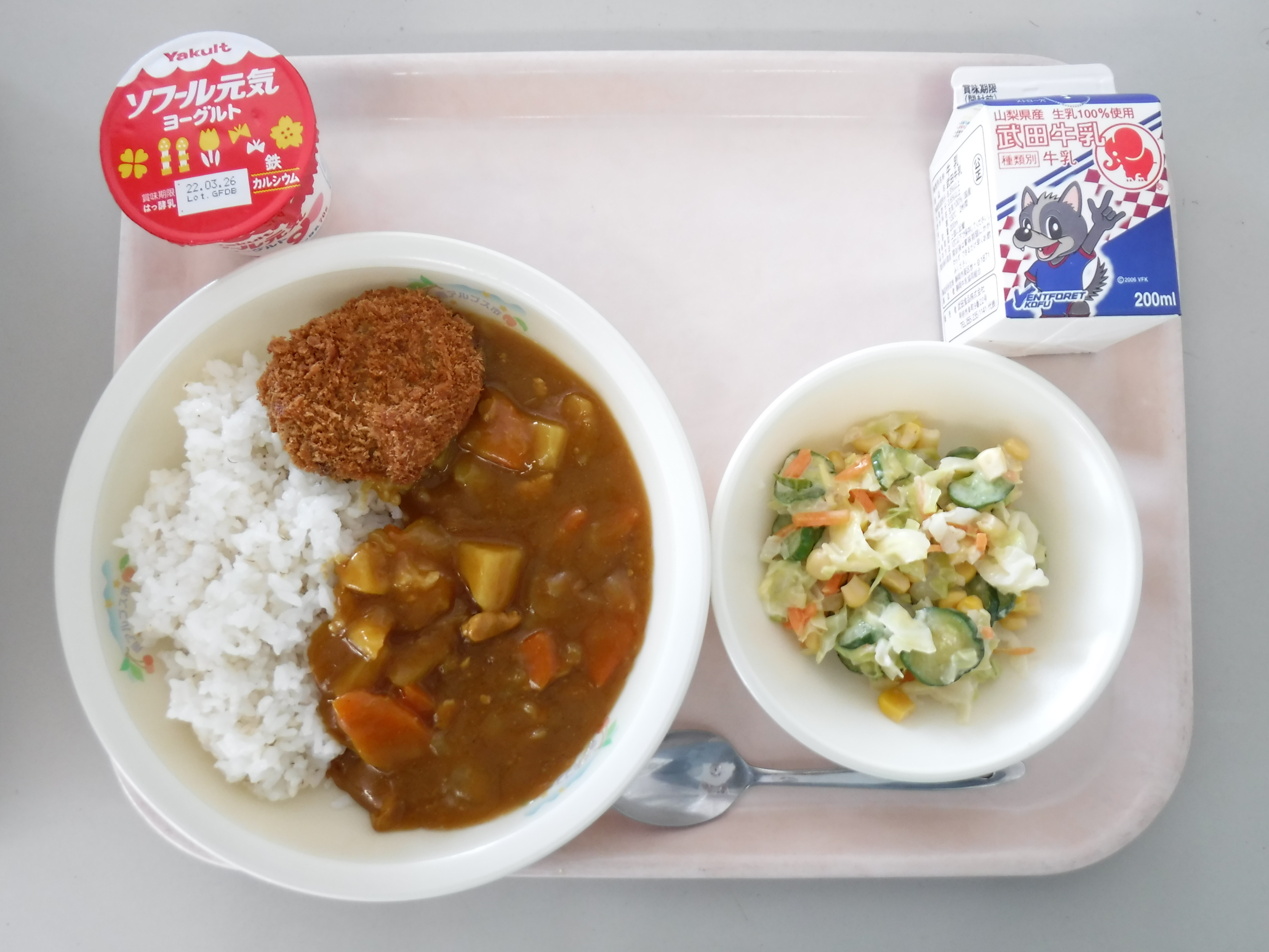 R4_3_9 中学校卒業お祝い給食.JPG